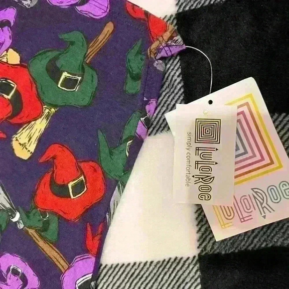 Lularoe Women’s 3X NWT Gray 3/4 length Tshirt with witches hats on the sleeves - Picture 4 of 6